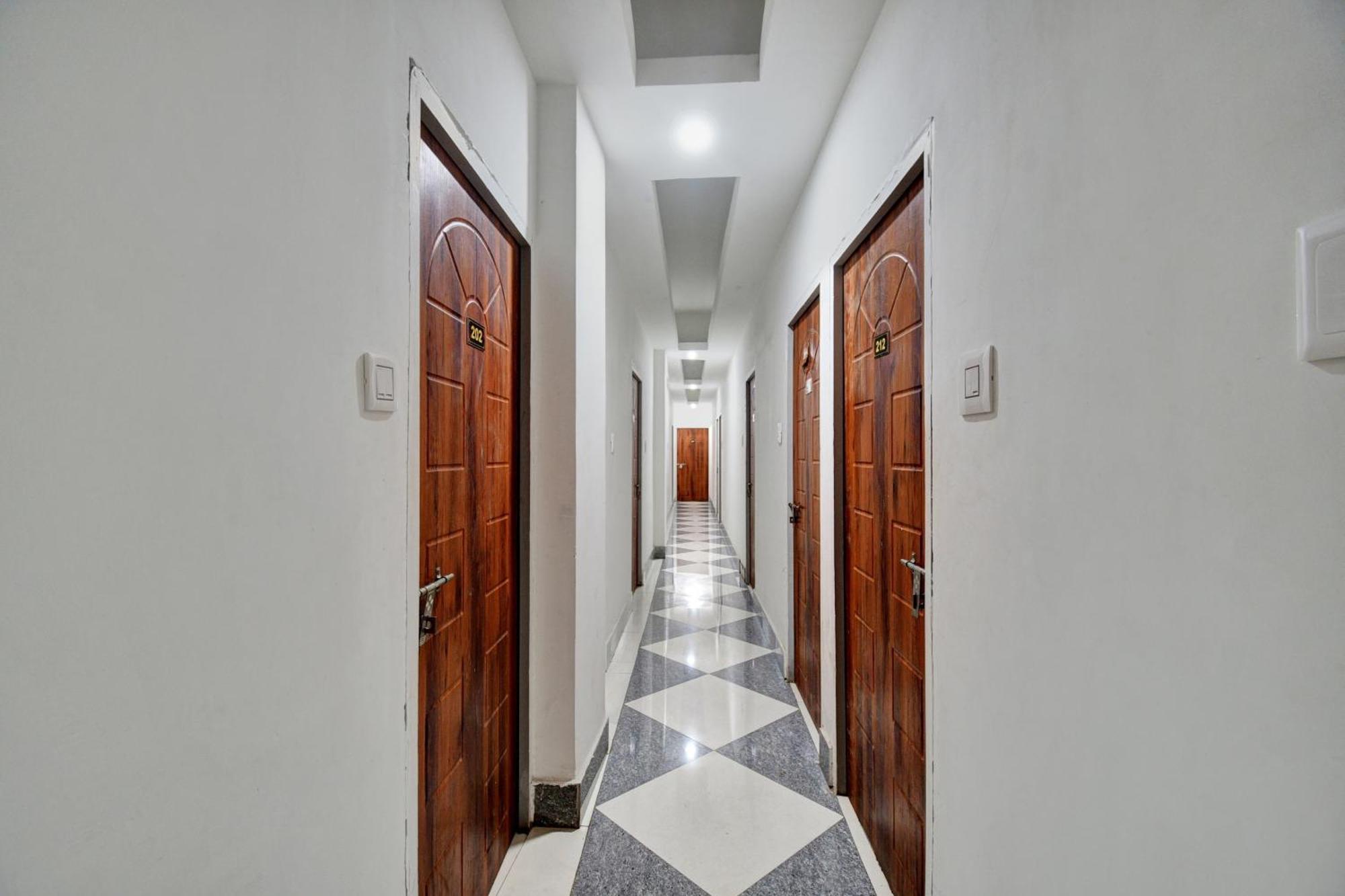 Super Hotel O Royal Empire Колката Екстер'єр фото